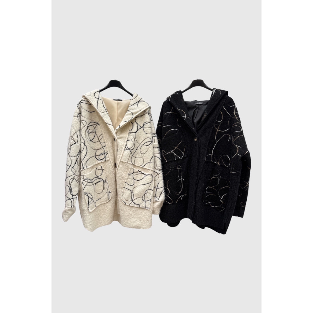 Chaqueta con capucha y motivos de líneas curvas a contraste en crudo y negro - POLITA 148299367A.