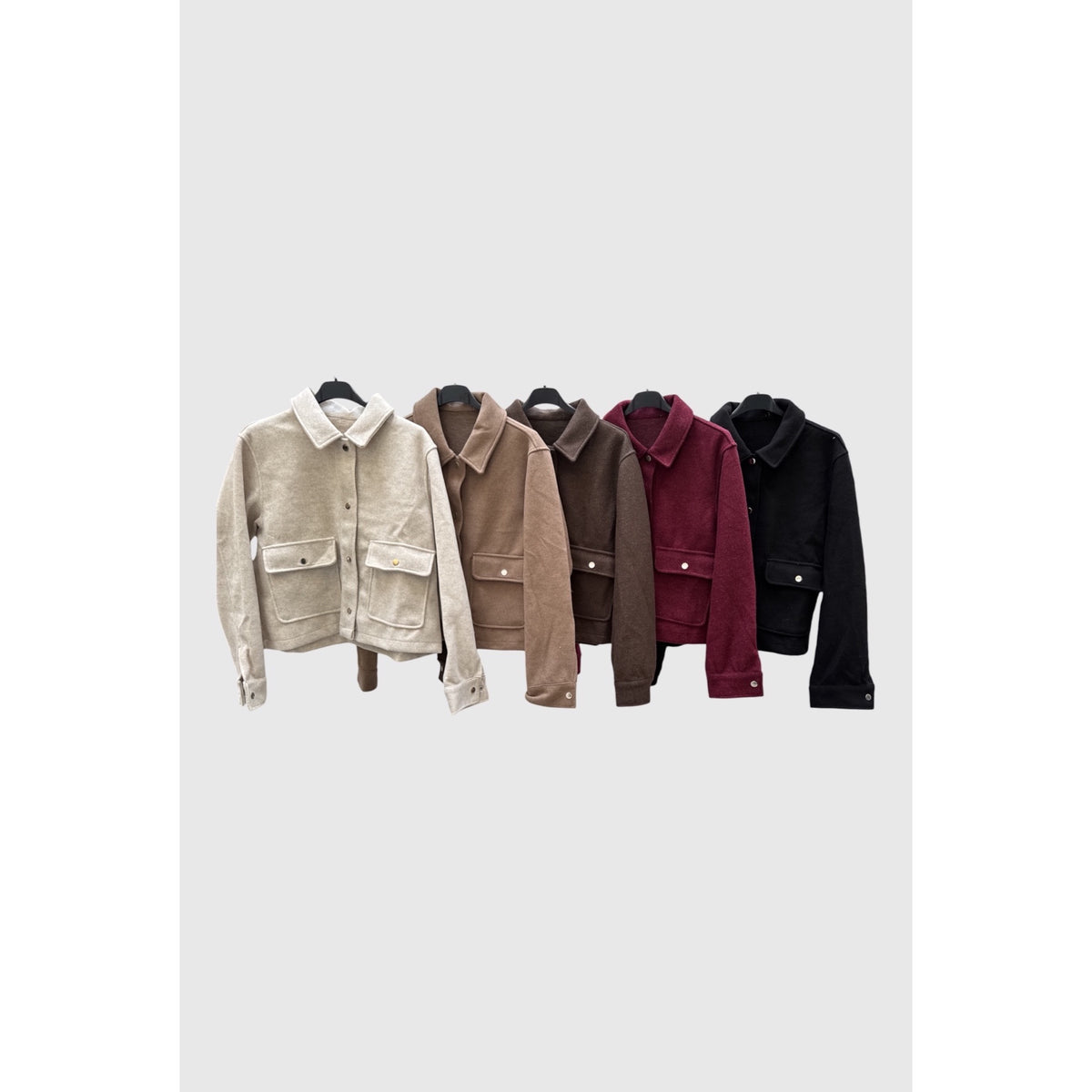 Chaqueta corta con bolsillos de solapa en cre, marron, choco, granate y negro - POLITA 1414D1.a