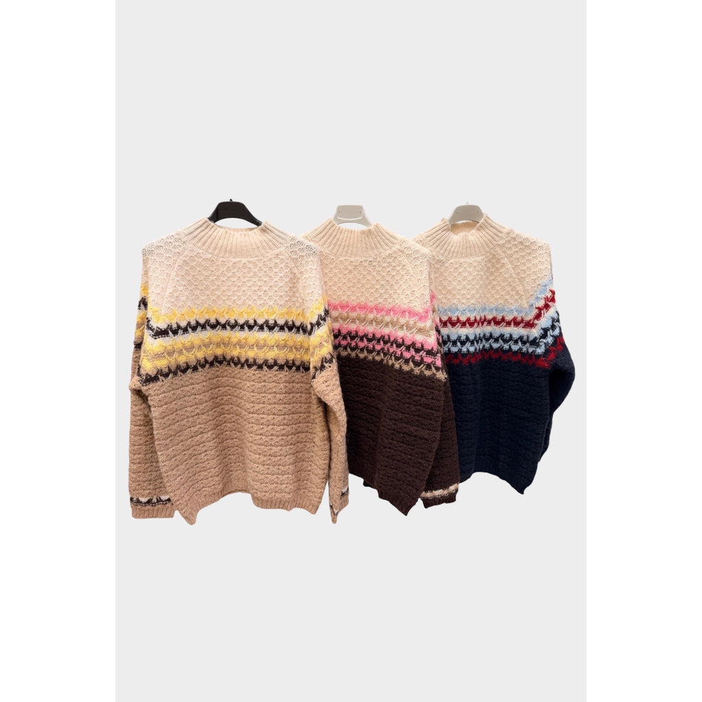 Jerséis de punto texturizado con franjas multicolor en las combinaciones camel y amarillo, choco y rosa, y marino y azul claro.