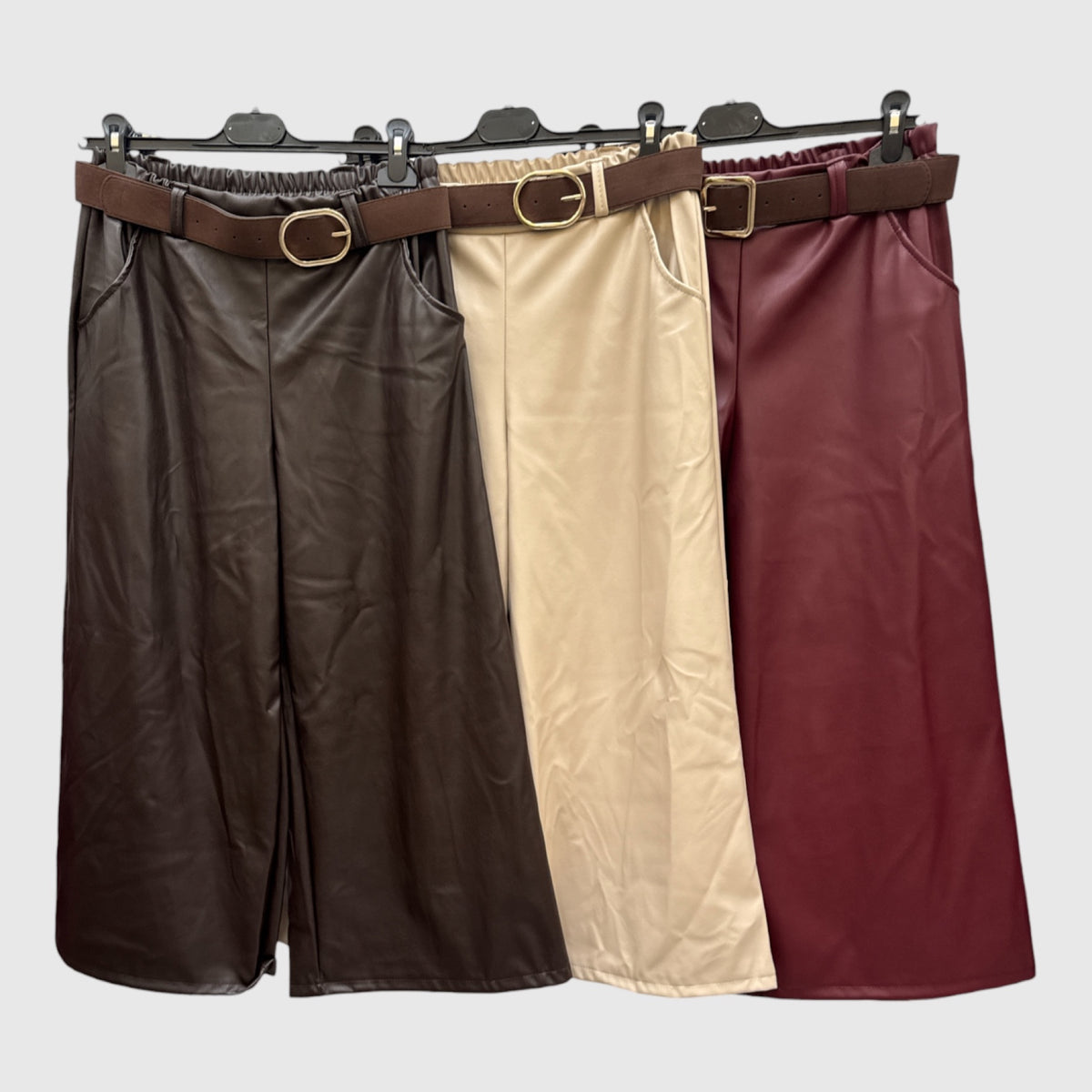 Pantalón ancho de efecto piel presentado en choco, beige y granate - POLITA 14813015