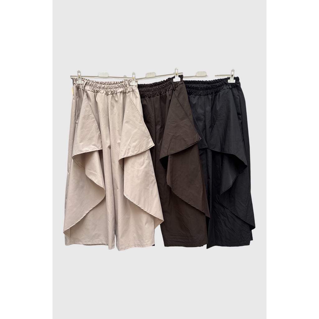 Pantalones efecto trench con cintura elástica y paneles en cascada en beige, marrón chocolate y negro - POLITA 141468150.