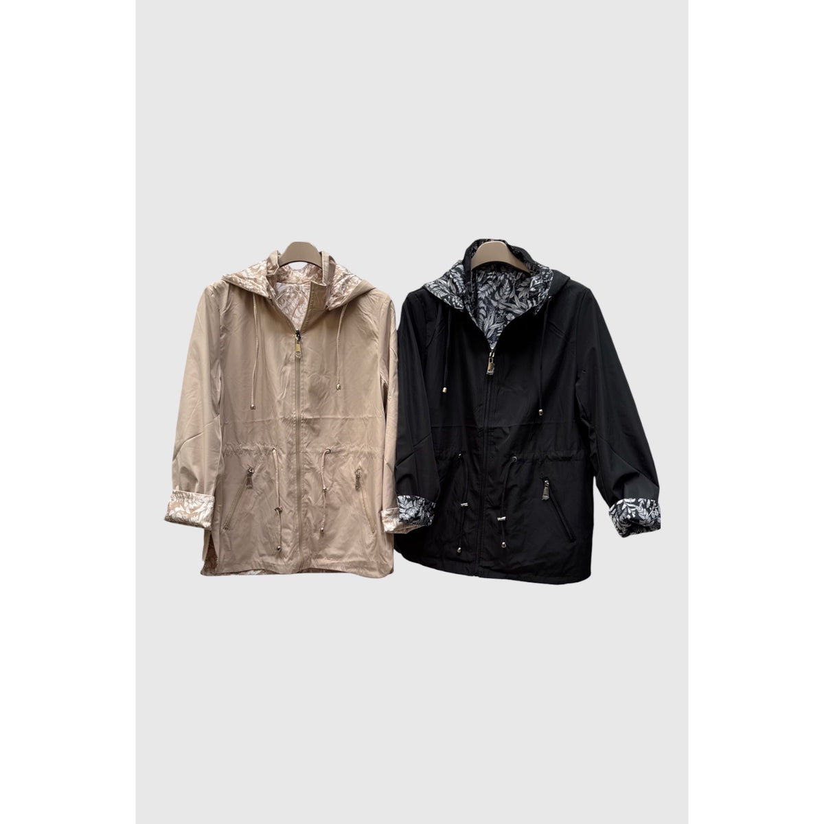Parka reversible con capucha y cintura ajustable en los colores beige y negro - POLITA 14448001.